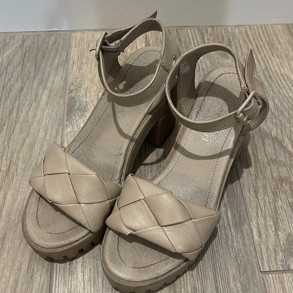 Madden Girl Beige Platform Heels Ankle Strap Size 6
